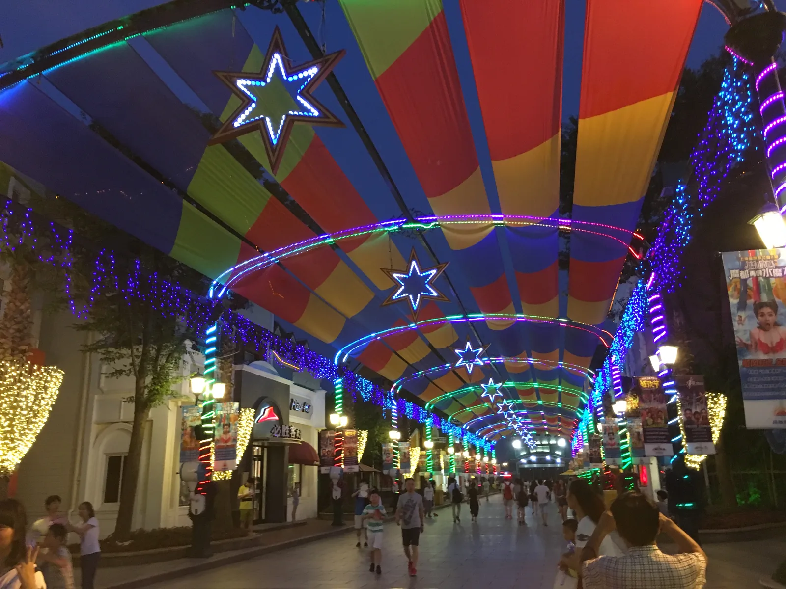 happy-valley-shanghai-at-night.jpg